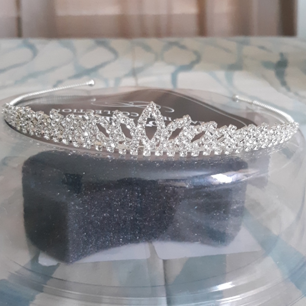 Tiara headpiece - Picture 4 of 6